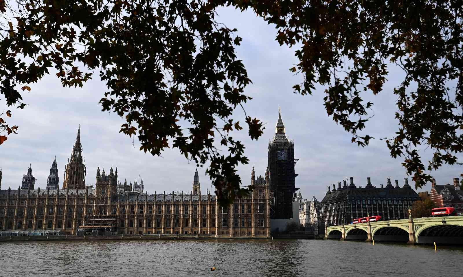 İngiltere Parlamentosu’nda ajan alarmı