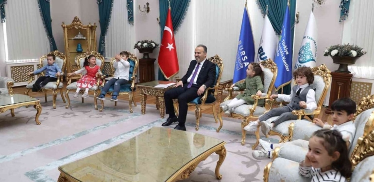 Bursa’da Ana Kucağı’ndan başkanlık koltuğuna