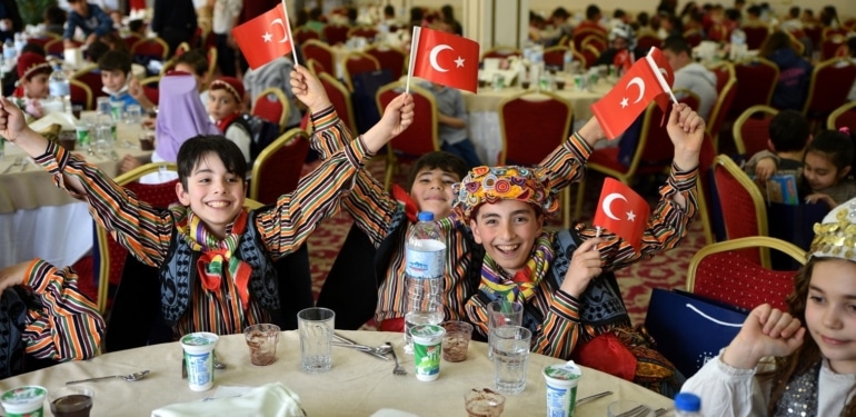 Bursa’da çocuklar 23 Nisanı coşkuyla kutladı