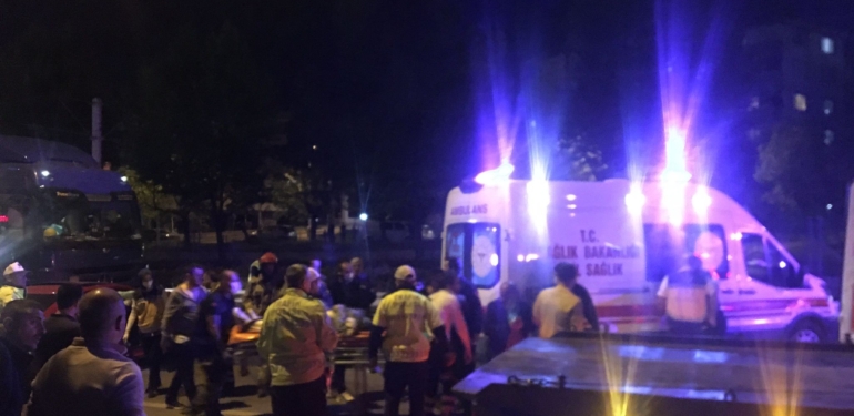 Bursa’da sıkışmalı kaza: 3 yaralı