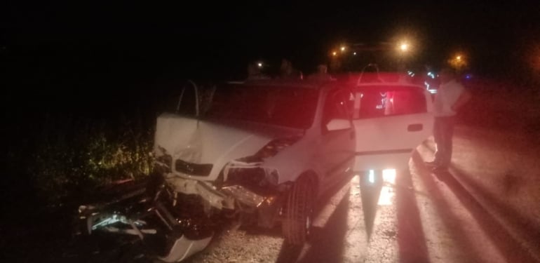 Manisa’da iki otomobil çarpıştı: 1’i ağır 6 yaralı