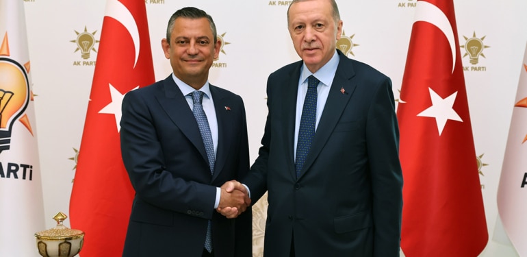 Cumhurbaşkanı Erdoğan ve Özgür Özel görüşmesinden ilk kareler geldi